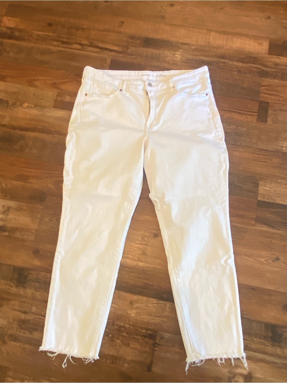Old Navy White Cropped Frayed-Hem Ankle Jeans